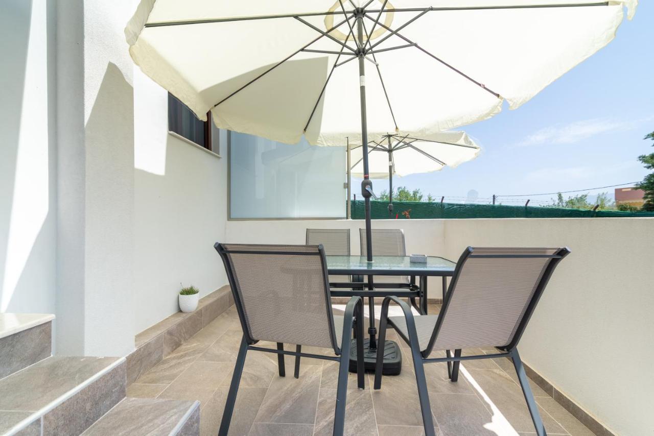 Cozy House With Pool Near Beach Gazi Zewnętrze zdjęcie