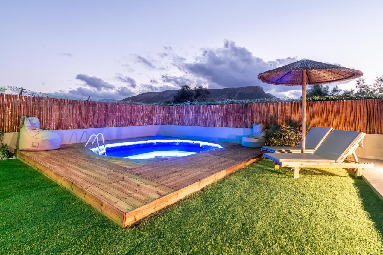 Cozy House With Pool Near Beach Gazi Zewnętrze zdjęcie